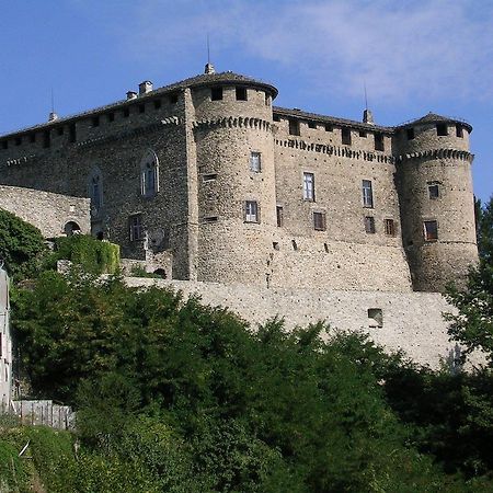 Castello Di Compiano Hotel Relais Museum Exterior photo