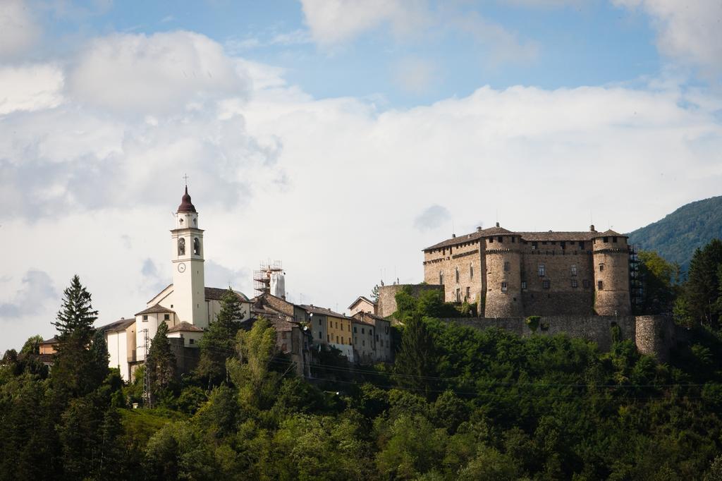 Castello Di Compiano Hotel Relais Museum Exterior photo