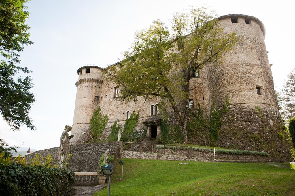 Castello Di Compiano Hotel Relais Museum Exterior photo