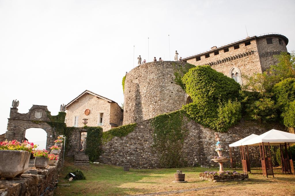 Castello Di Compiano Hotel Relais Museum Exterior photo